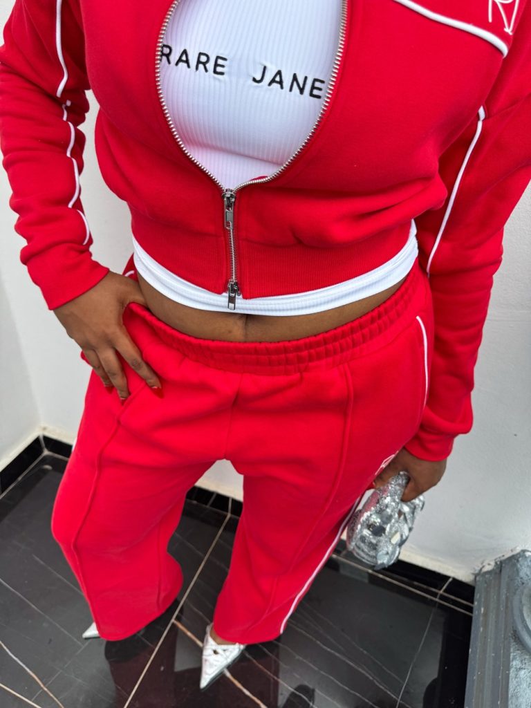 Rare Jane customer Leticia wearing the TLG Set Red Edition, close-up